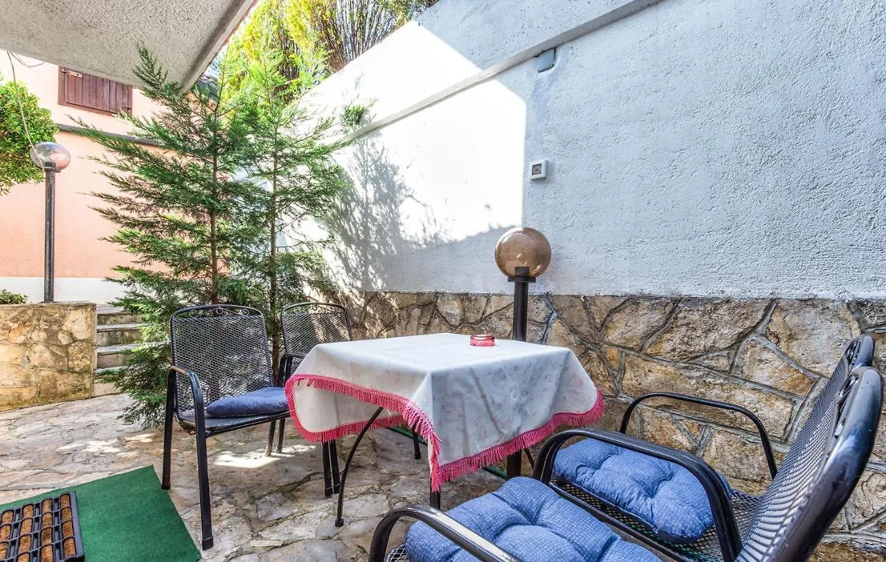 Apartments And Rooms Lago Rupa