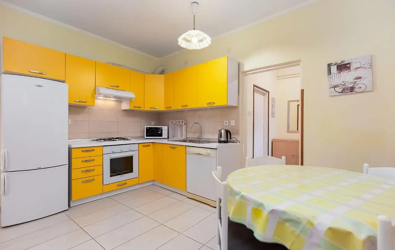 Apartments And Rooms Lago Rupa