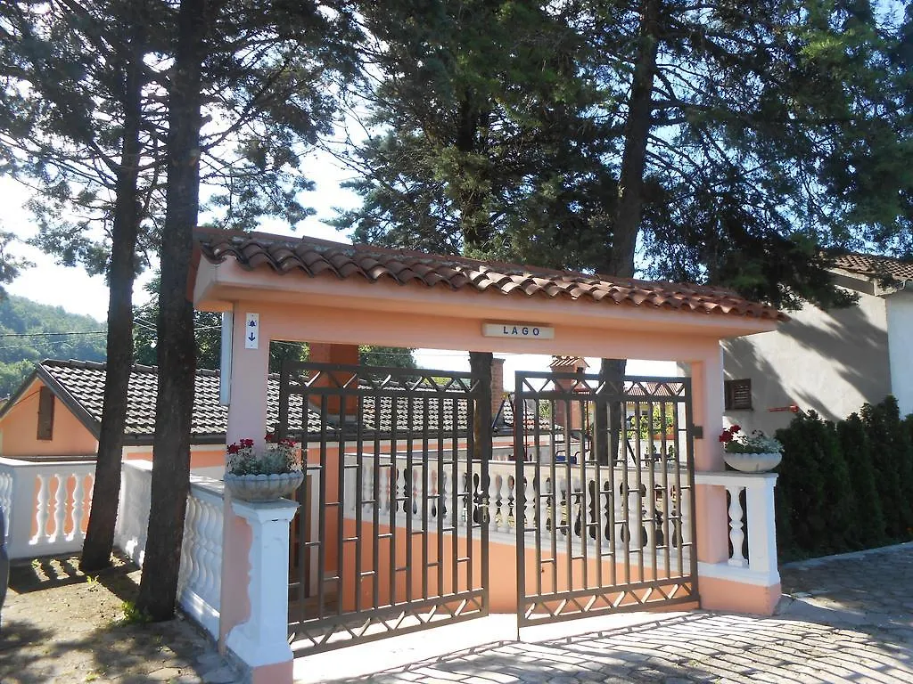 Apartments And Rooms Lago Rupa בית הארחה