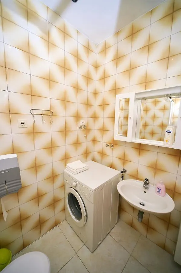 Apartments And Rooms Lago Rupa קרואטיה