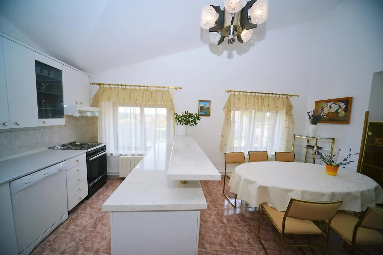 Apartments And Rooms Lago Rupa